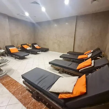 2 Bdr Garden With Near And Golf Apartmán