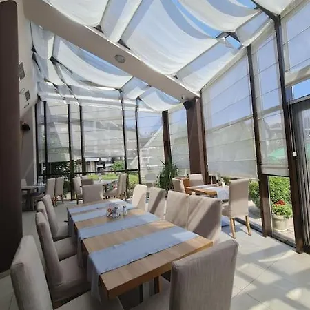 2 Bdr Garden With Near And Golf Apartmán