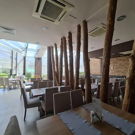 Apartamento 2 Bdr Garden With Near And Golf