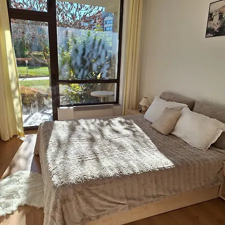 2 Bdr Garden With Near And Golf Apartamento *