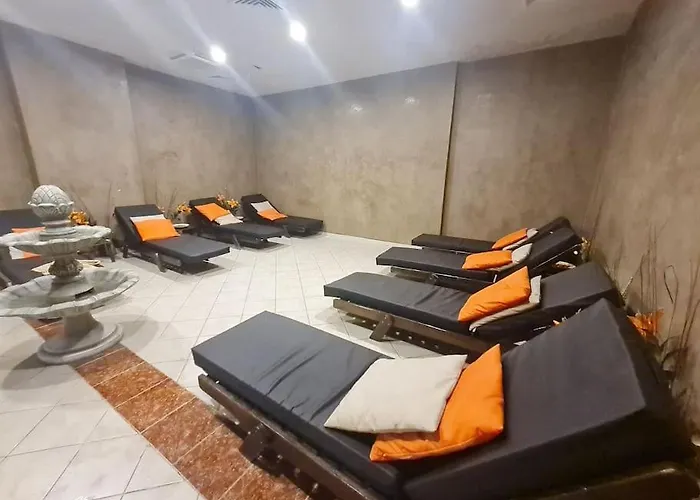 2 Bdr Garden With Near And Golf Апартаменты