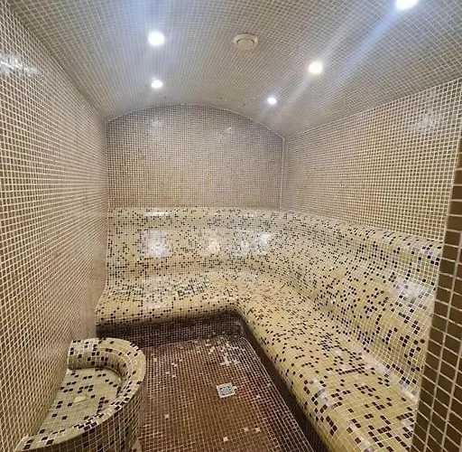 2 Bdr Garden With Near And Golf